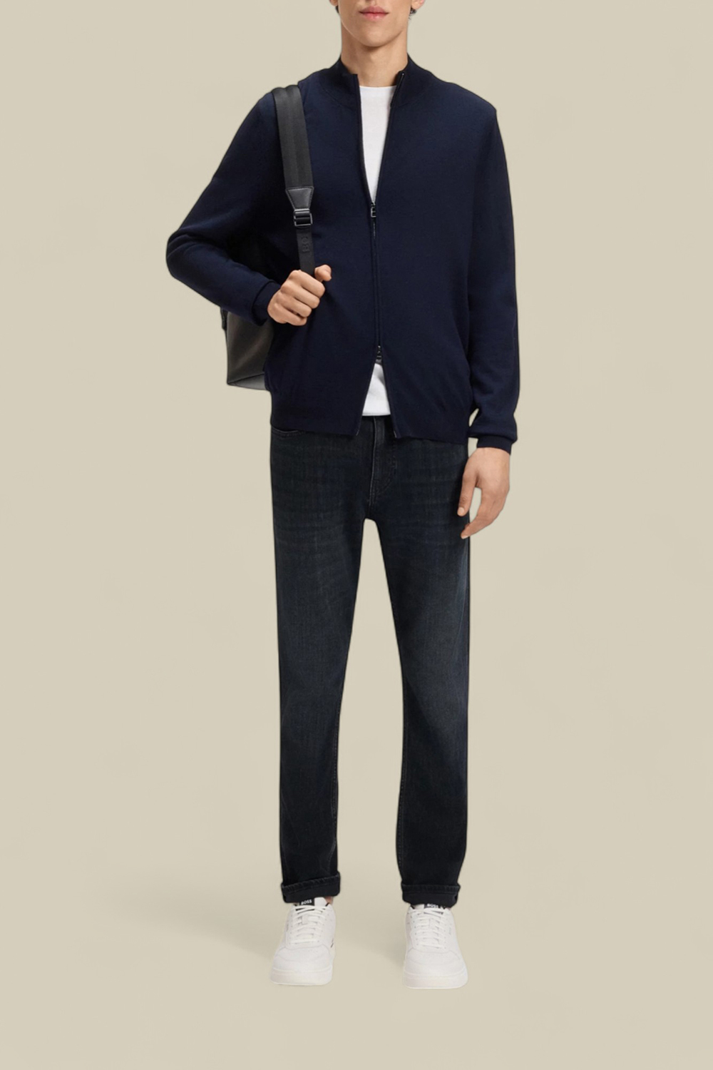 תמונת כל הלוק של מכנסי ג'ינס